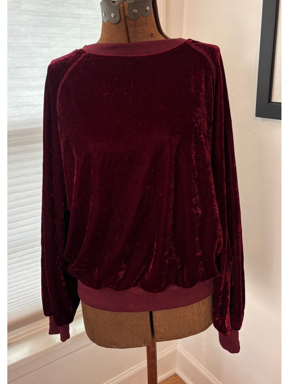 Umgee USA Women's Burgundy Velvet Pullover Sweatshirt Size Small
